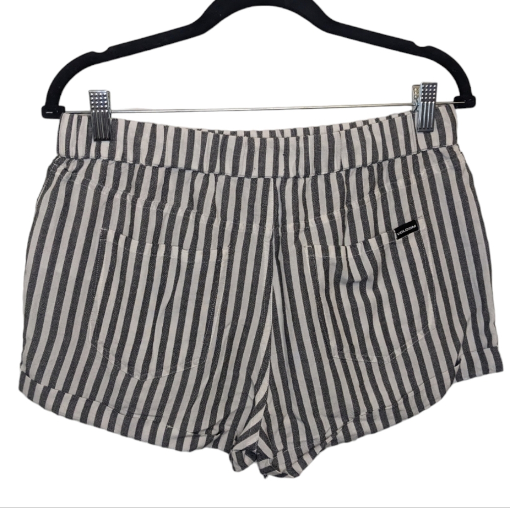 NWOT Volcom Women's Sunday Strut Engineer Stripe Short M - Picture 6 of 16